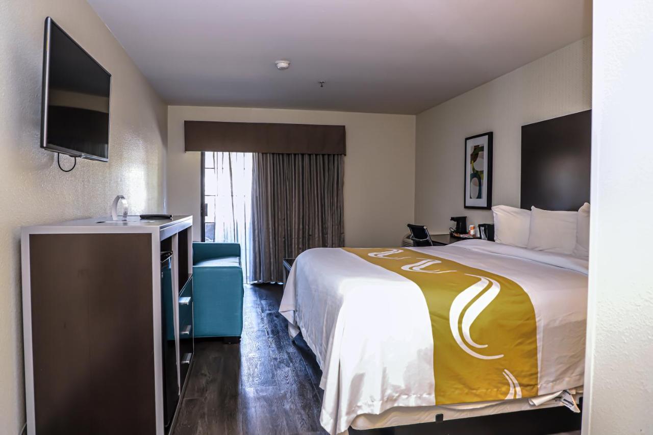 Quality Inn & Suites Camarillo-Oxnard Екстериор снимка