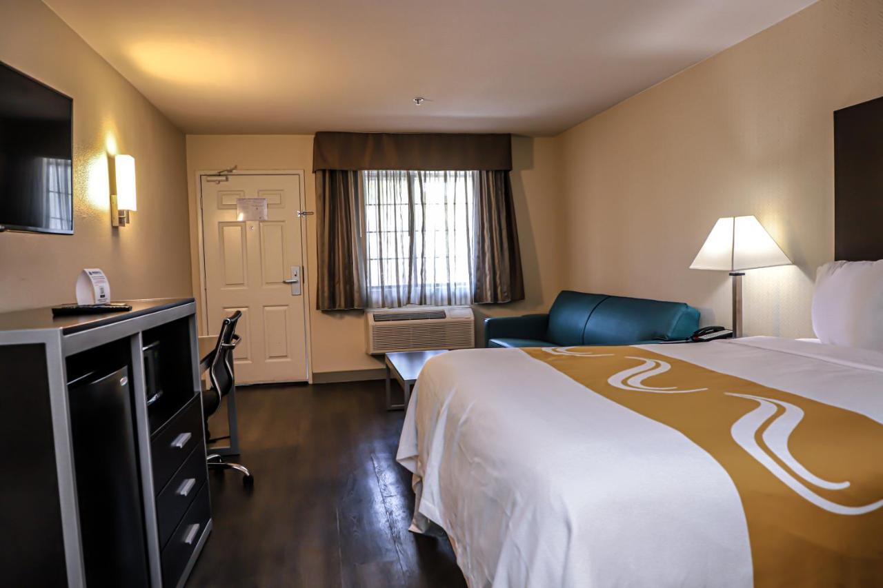 Quality Inn & Suites Camarillo-Oxnard Екстериор снимка