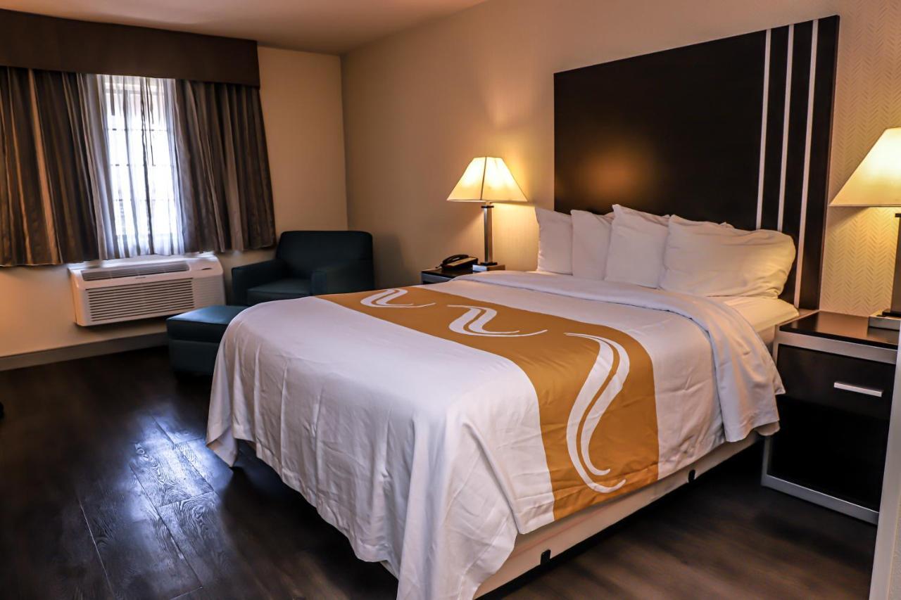 Quality Inn & Suites Camarillo-Oxnard Екстериор снимка