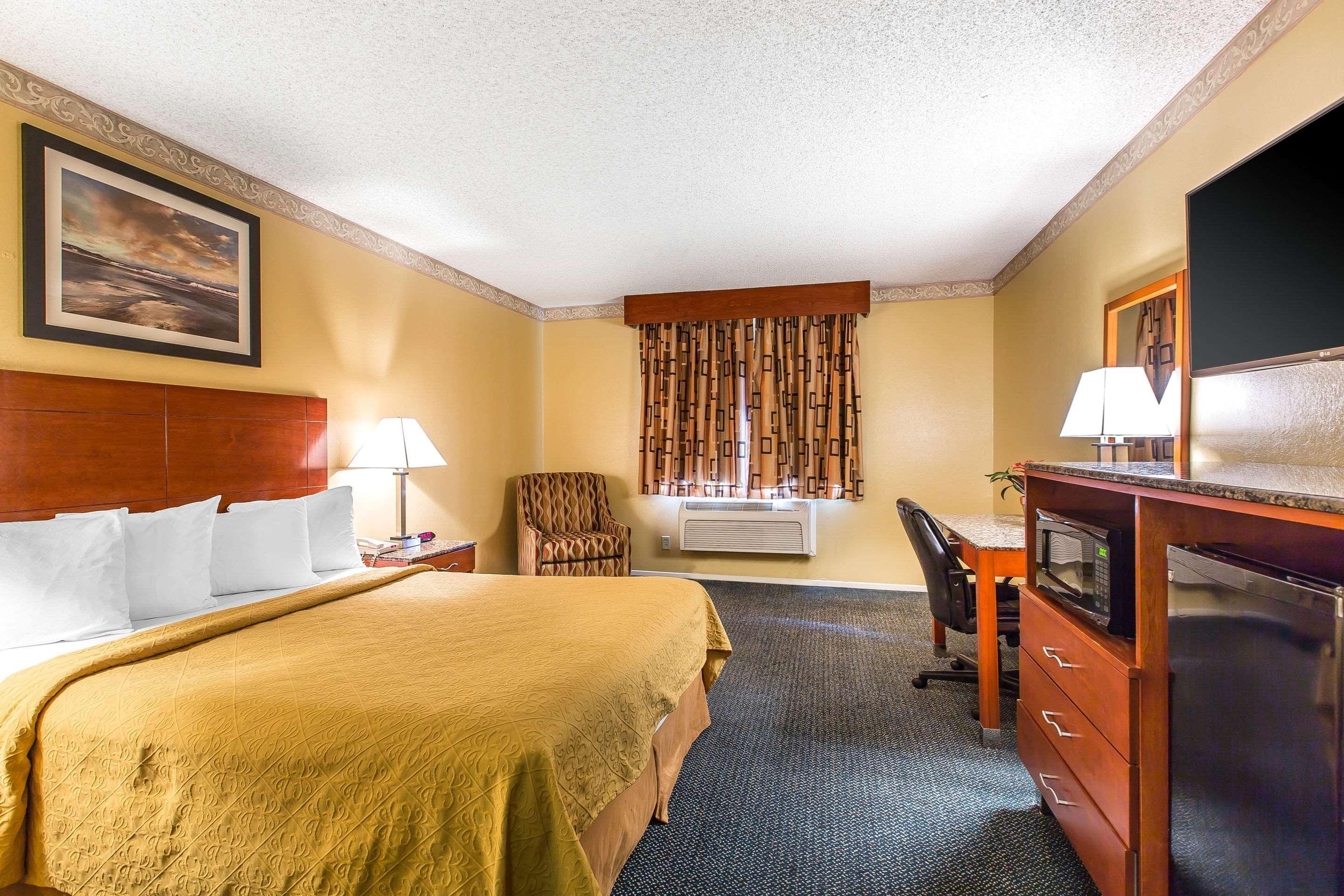 Quality Inn & Suites Camarillo-Oxnard Екстериор снимка