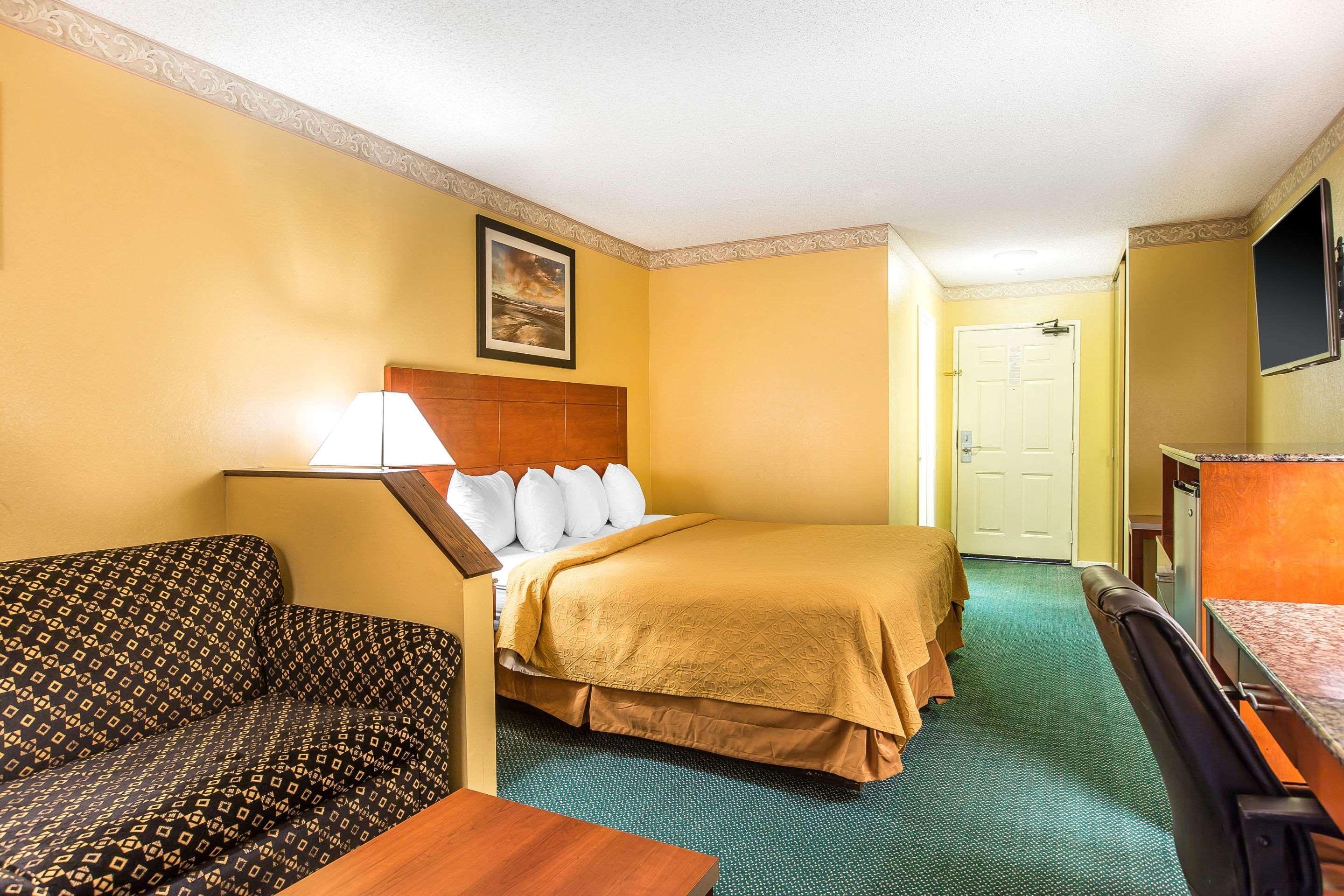 Quality Inn & Suites Camarillo-Oxnard Екстериор снимка