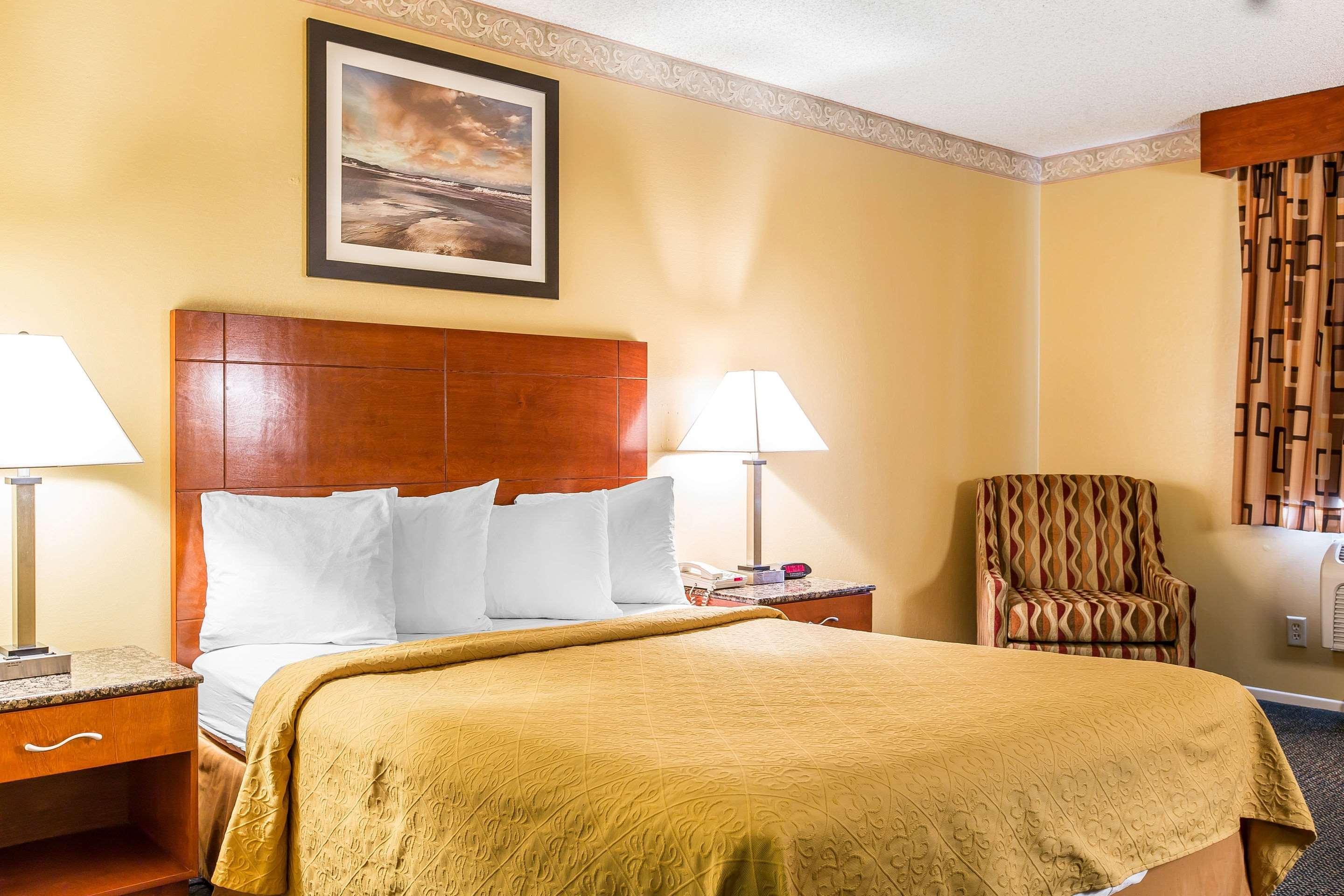Quality Inn & Suites Camarillo-Oxnard Екстериор снимка