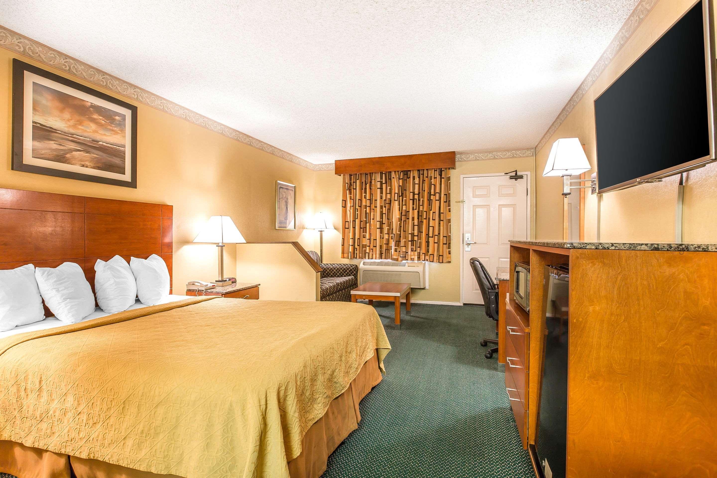 Quality Inn & Suites Camarillo-Oxnard Екстериор снимка