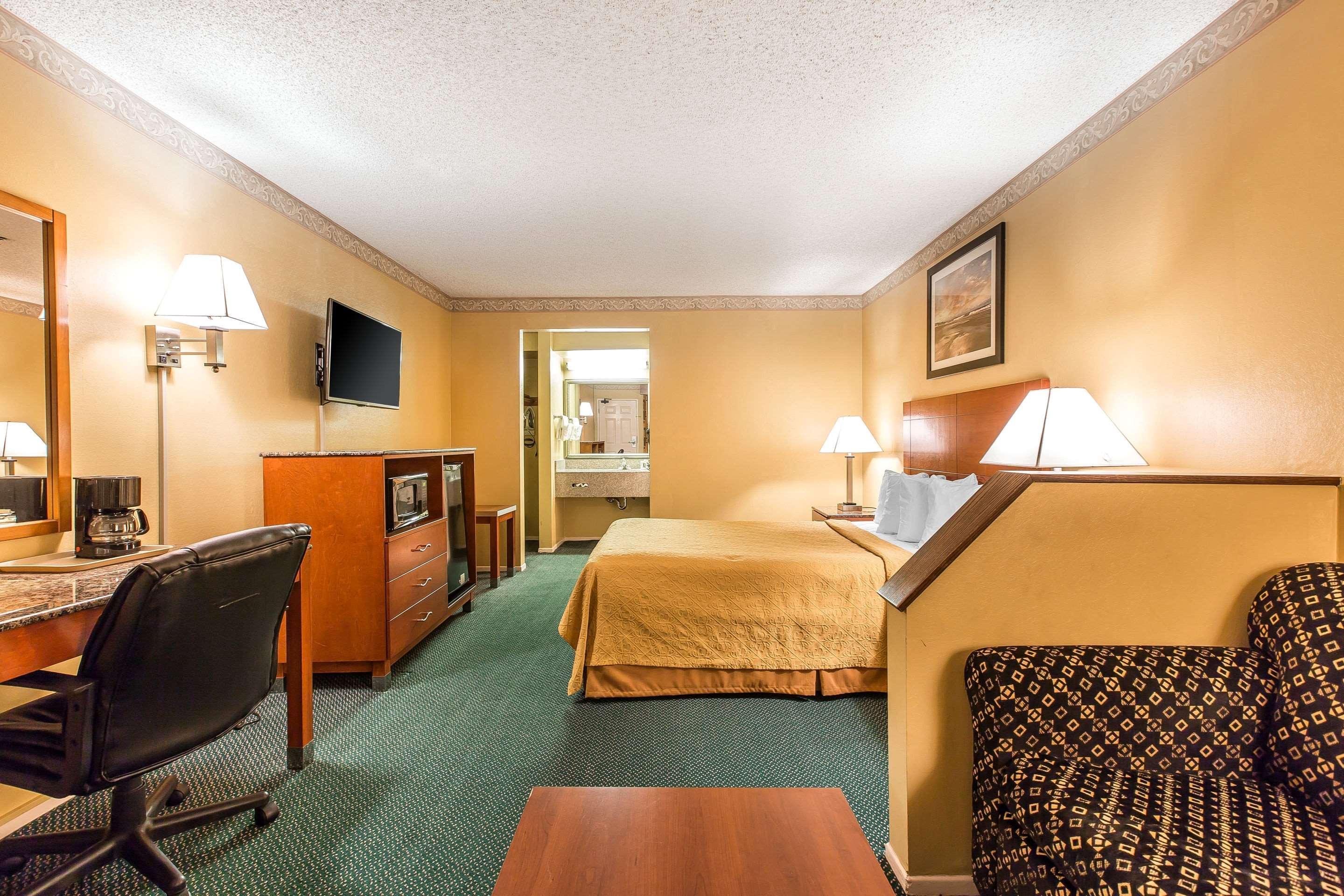 Quality Inn & Suites Camarillo-Oxnard Екстериор снимка