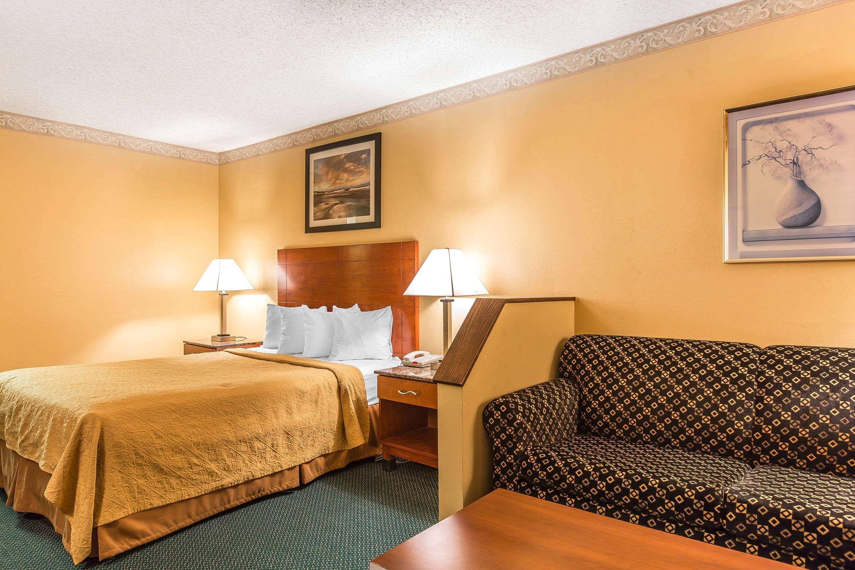 Quality Inn & Suites Camarillo-Oxnard Екстериор снимка