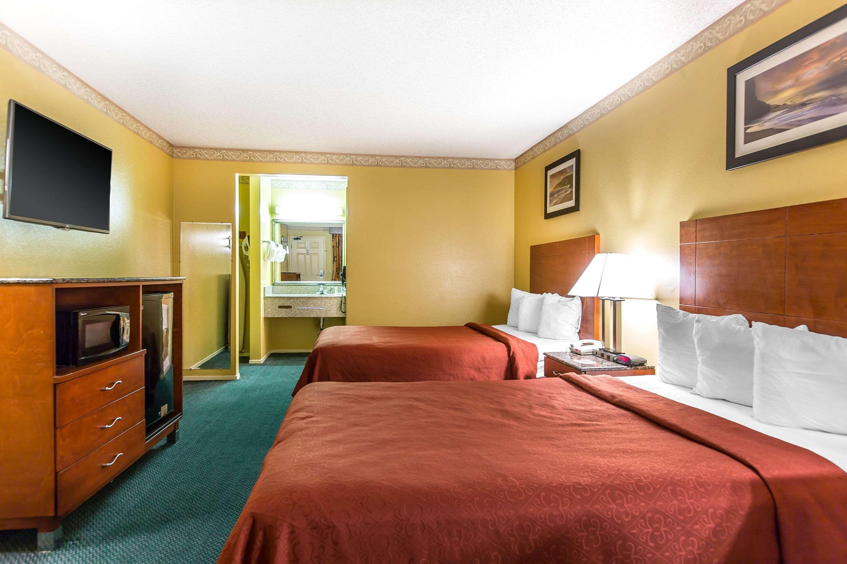 Quality Inn & Suites Camarillo-Oxnard Екстериор снимка
