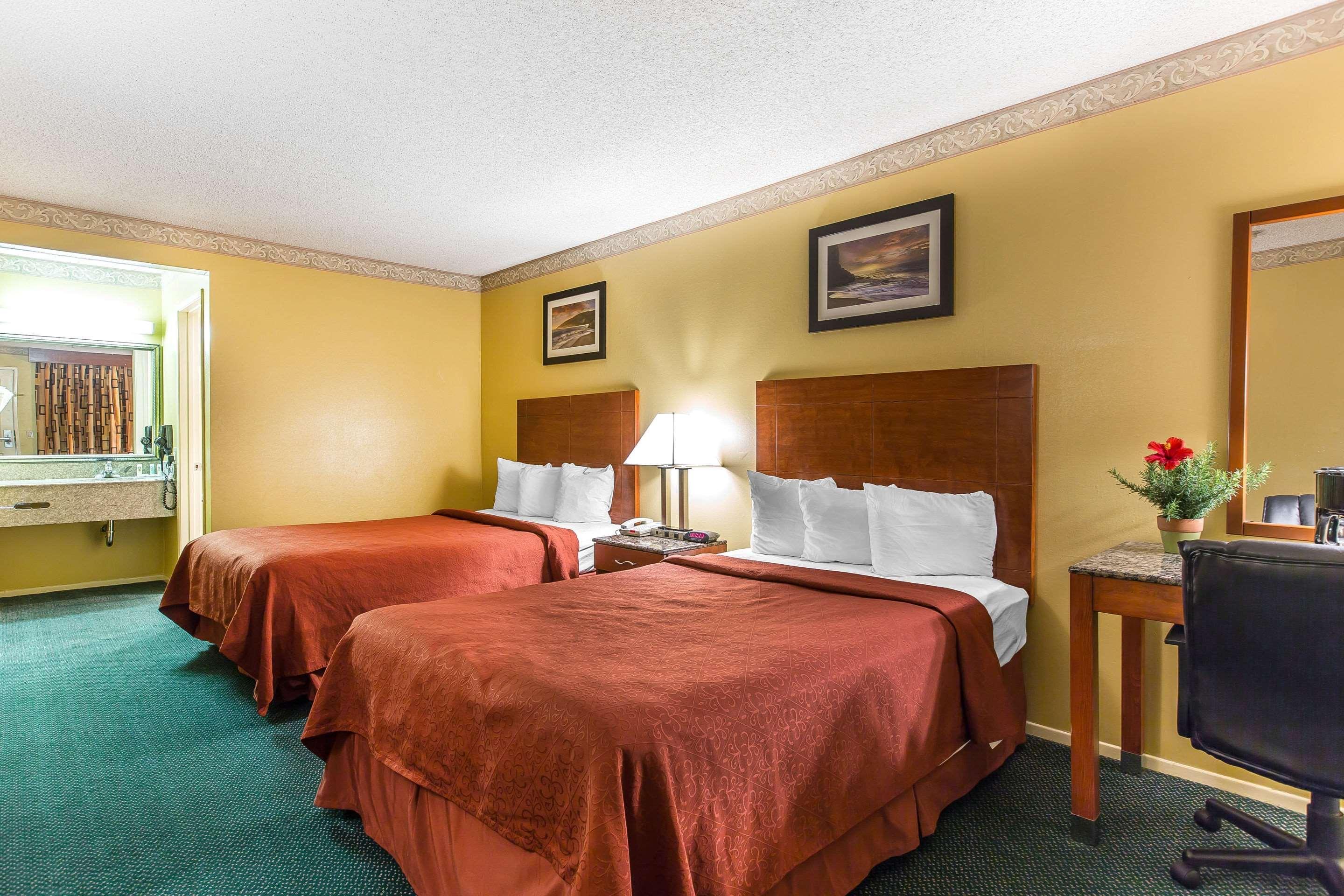 Quality Inn & Suites Camarillo-Oxnard Екстериор снимка