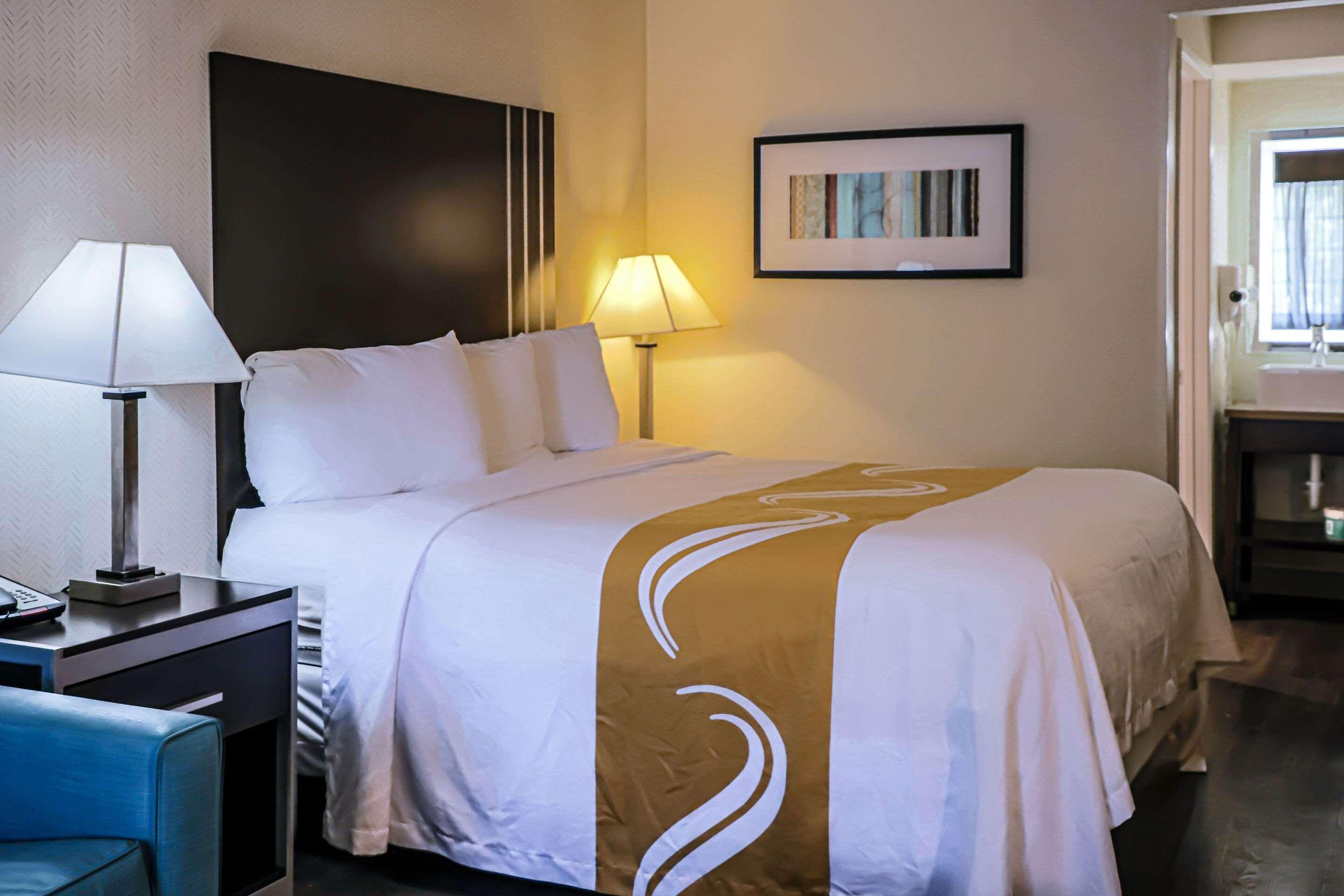 Quality Inn & Suites Camarillo-Oxnard Екстериор снимка