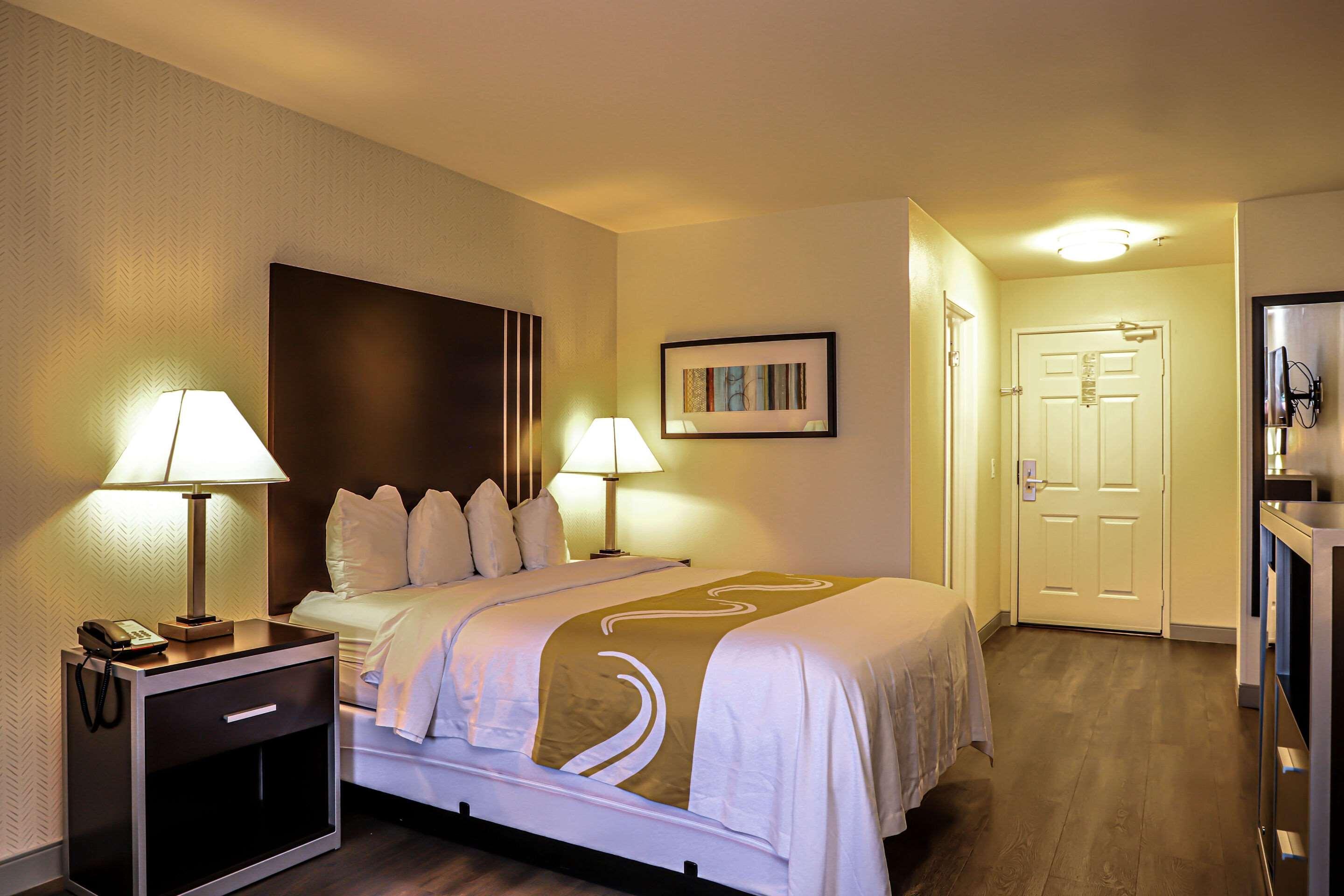 Quality Inn & Suites Camarillo-Oxnard Екстериор снимка