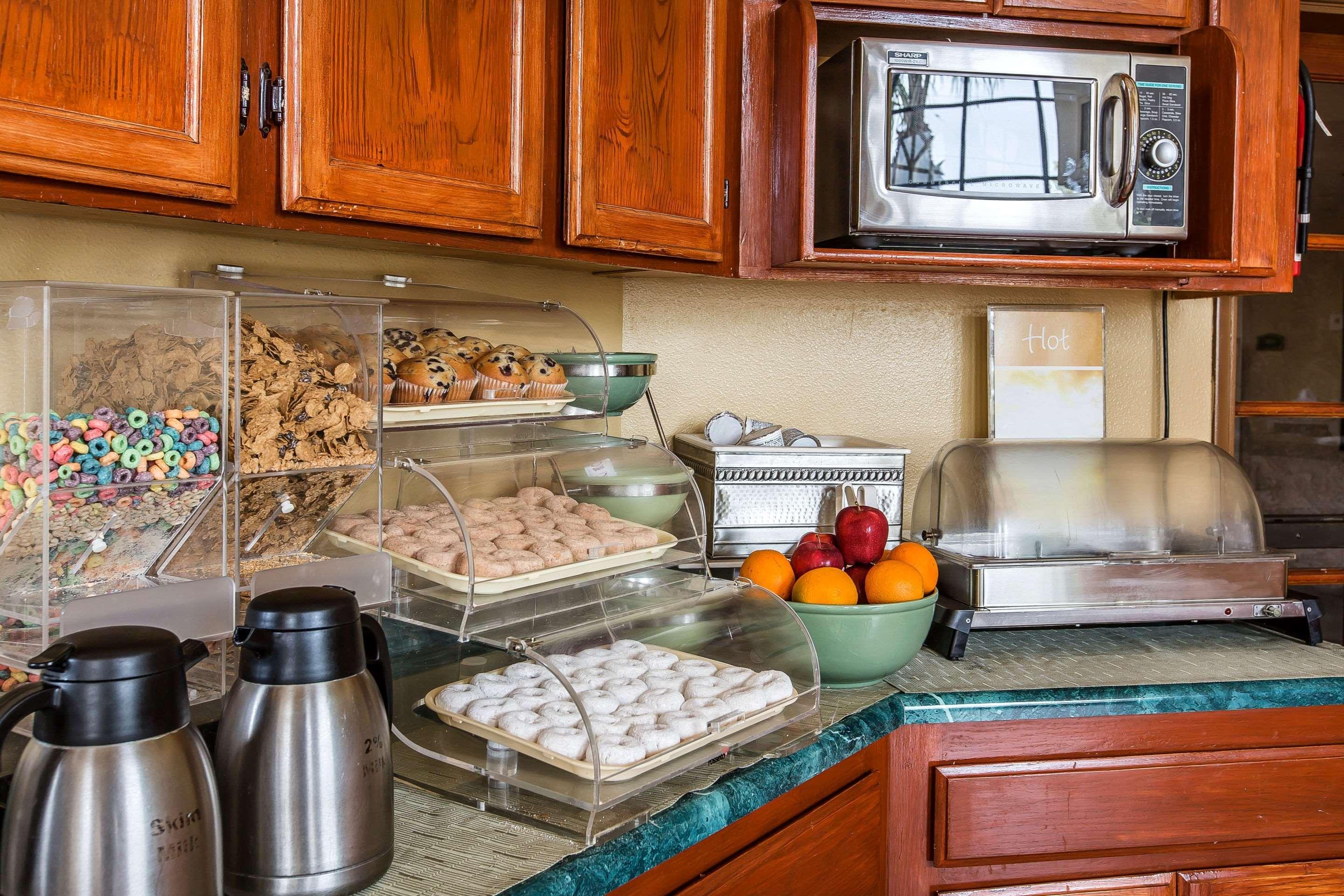 Quality Inn & Suites Camarillo-Oxnard Екстериор снимка