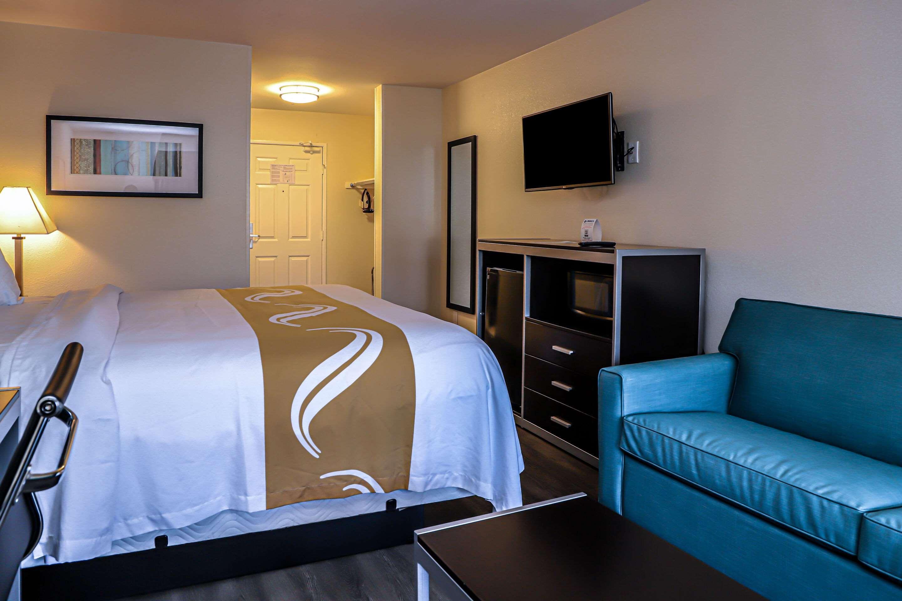 Quality Inn & Suites Camarillo-Oxnard Екстериор снимка