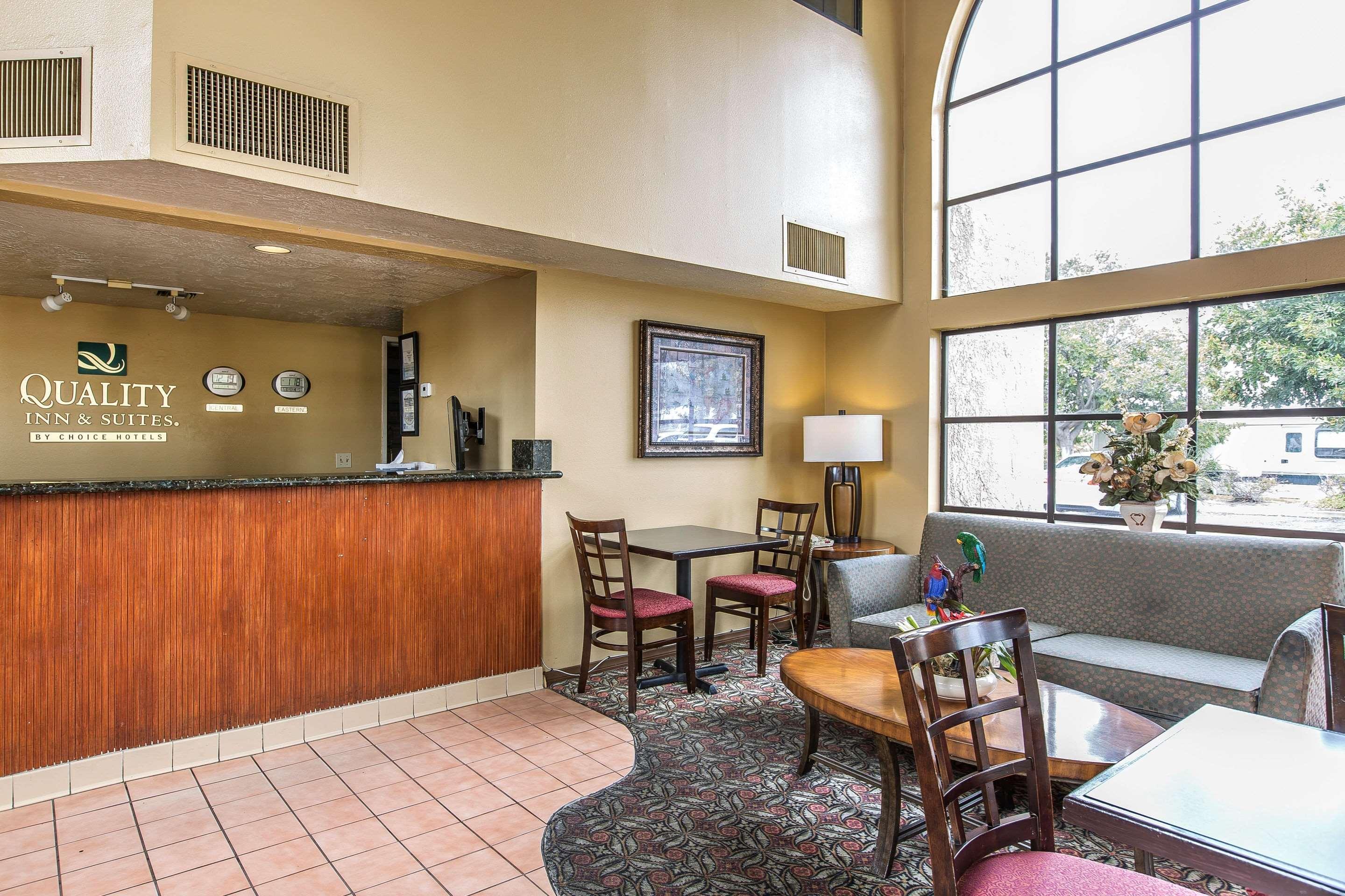 Quality Inn & Suites Camarillo-Oxnard Екстериор снимка