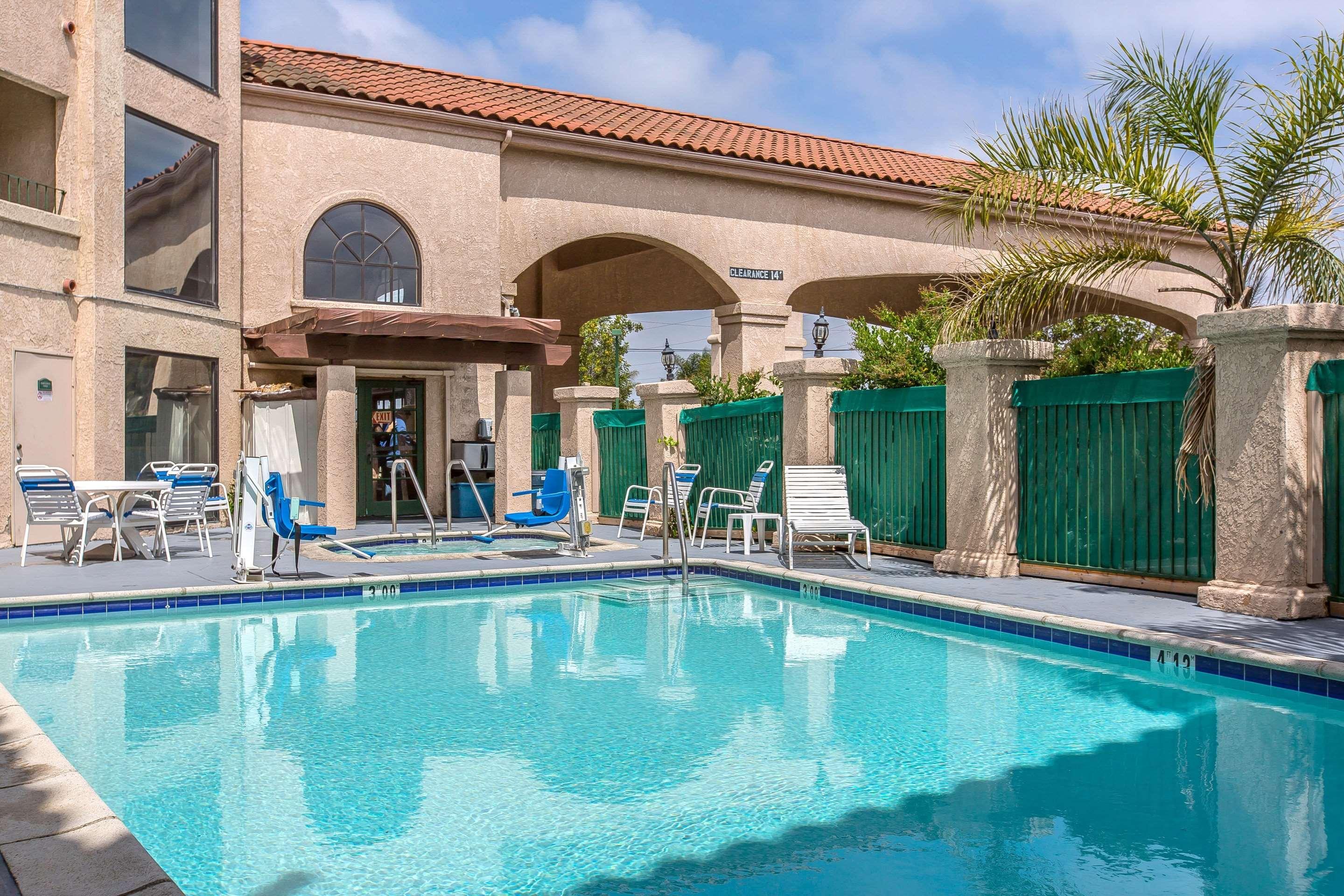 Quality Inn & Suites Camarillo-Oxnard Екстериор снимка