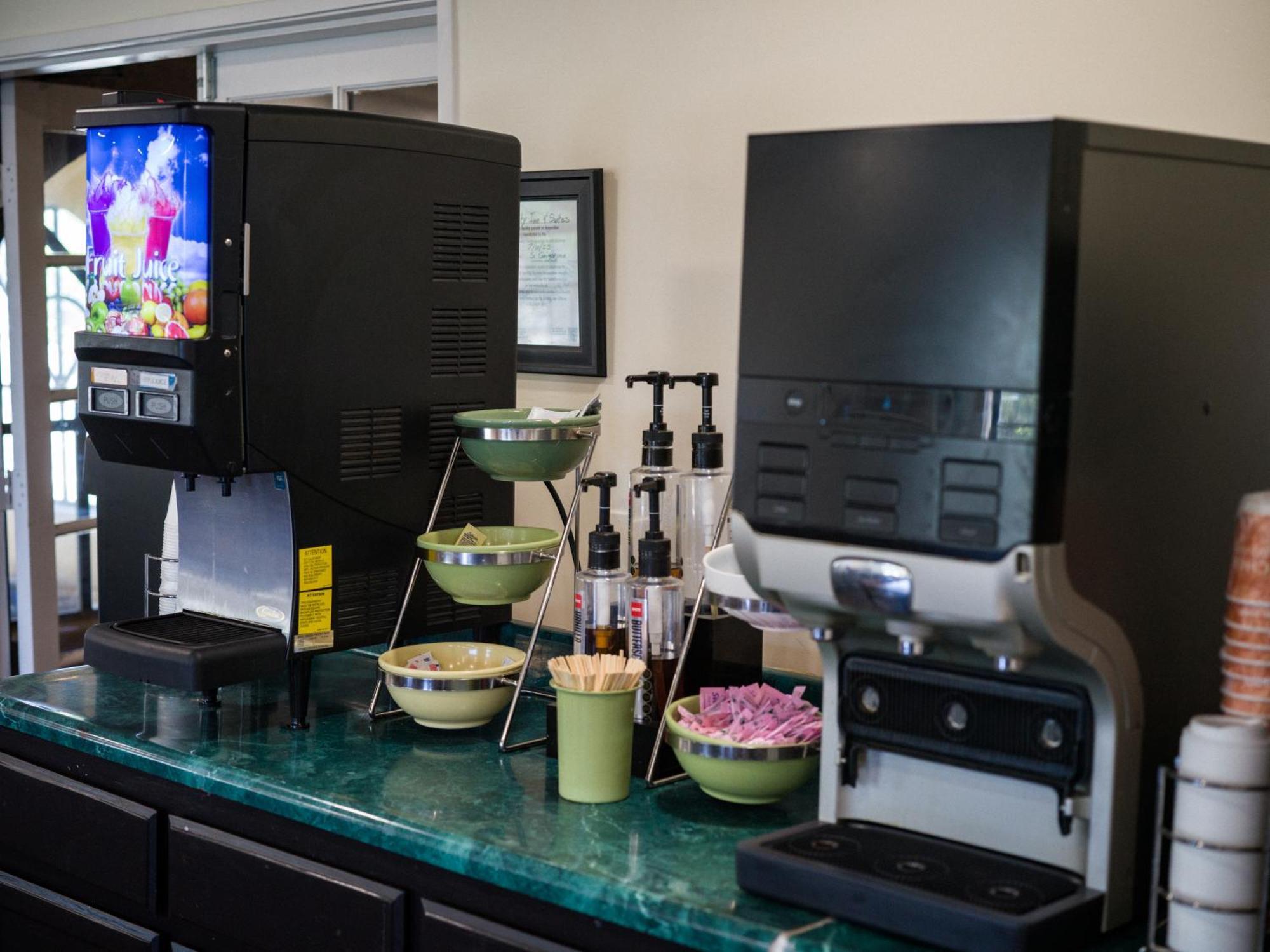 Quality Inn & Suites Camarillo-Oxnard Екстериор снимка