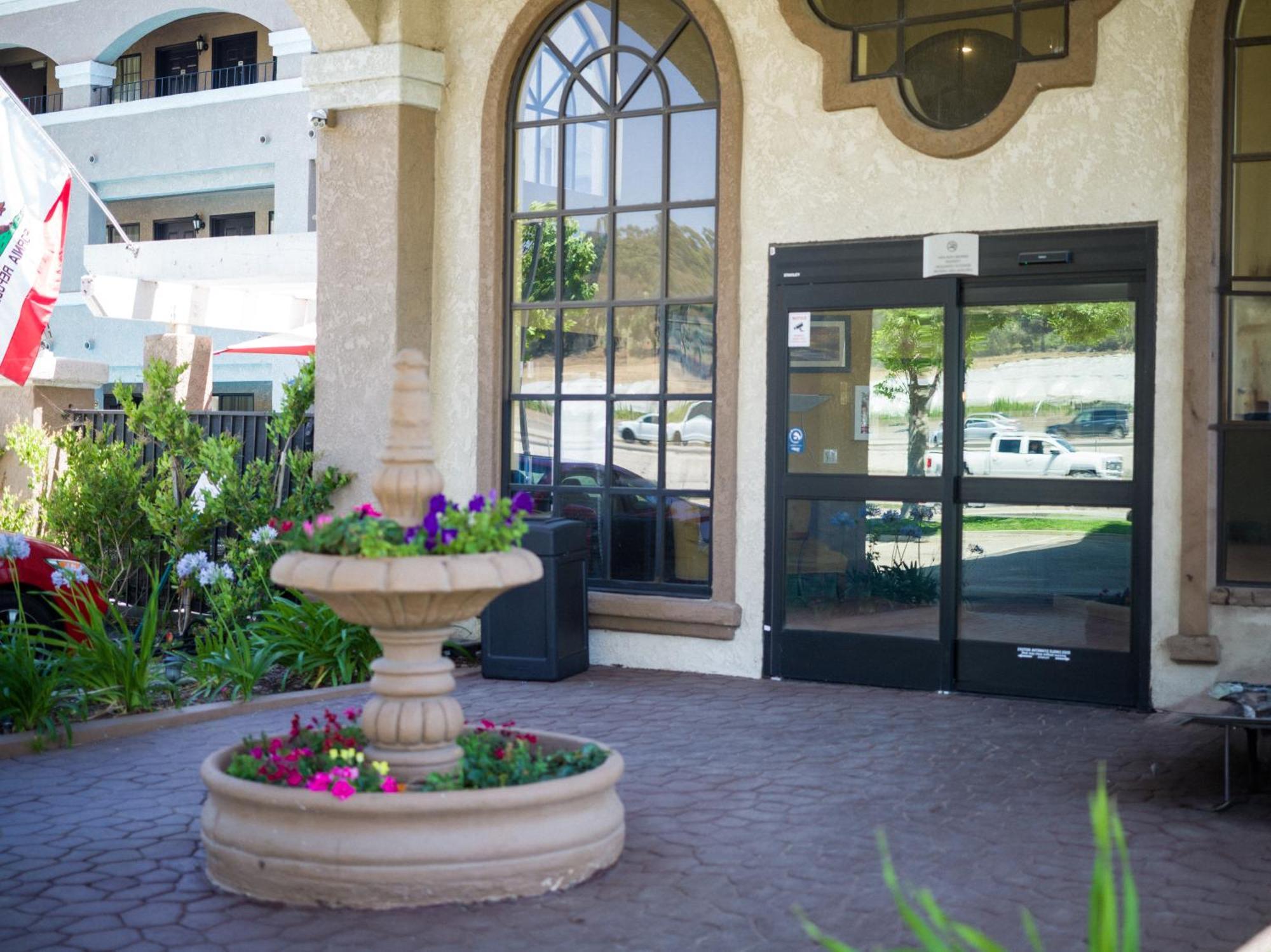 Quality Inn & Suites Camarillo-Oxnard Екстериор снимка
