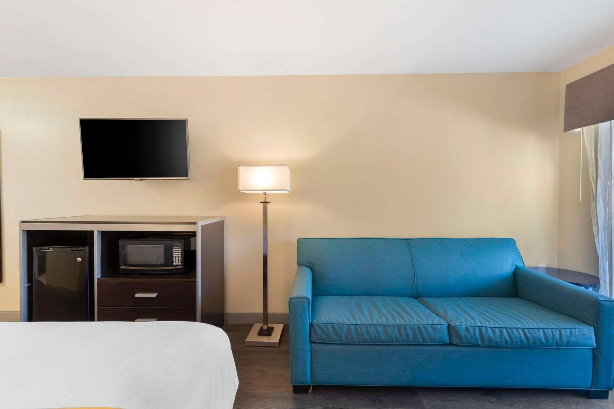 Quality Inn & Suites Camarillo-Oxnard Екстериор снимка