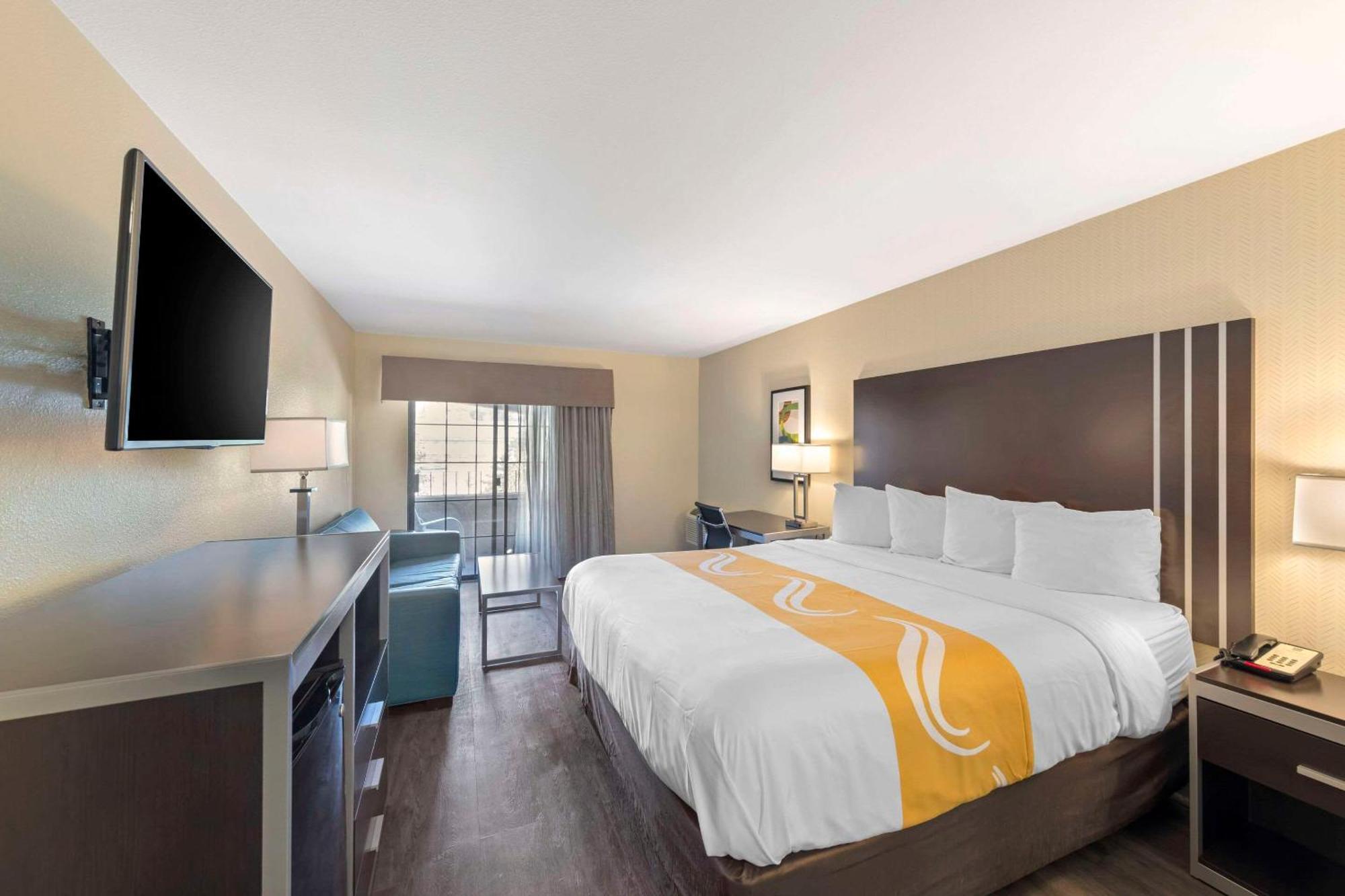 Quality Inn & Suites Camarillo-Oxnard Екстериор снимка