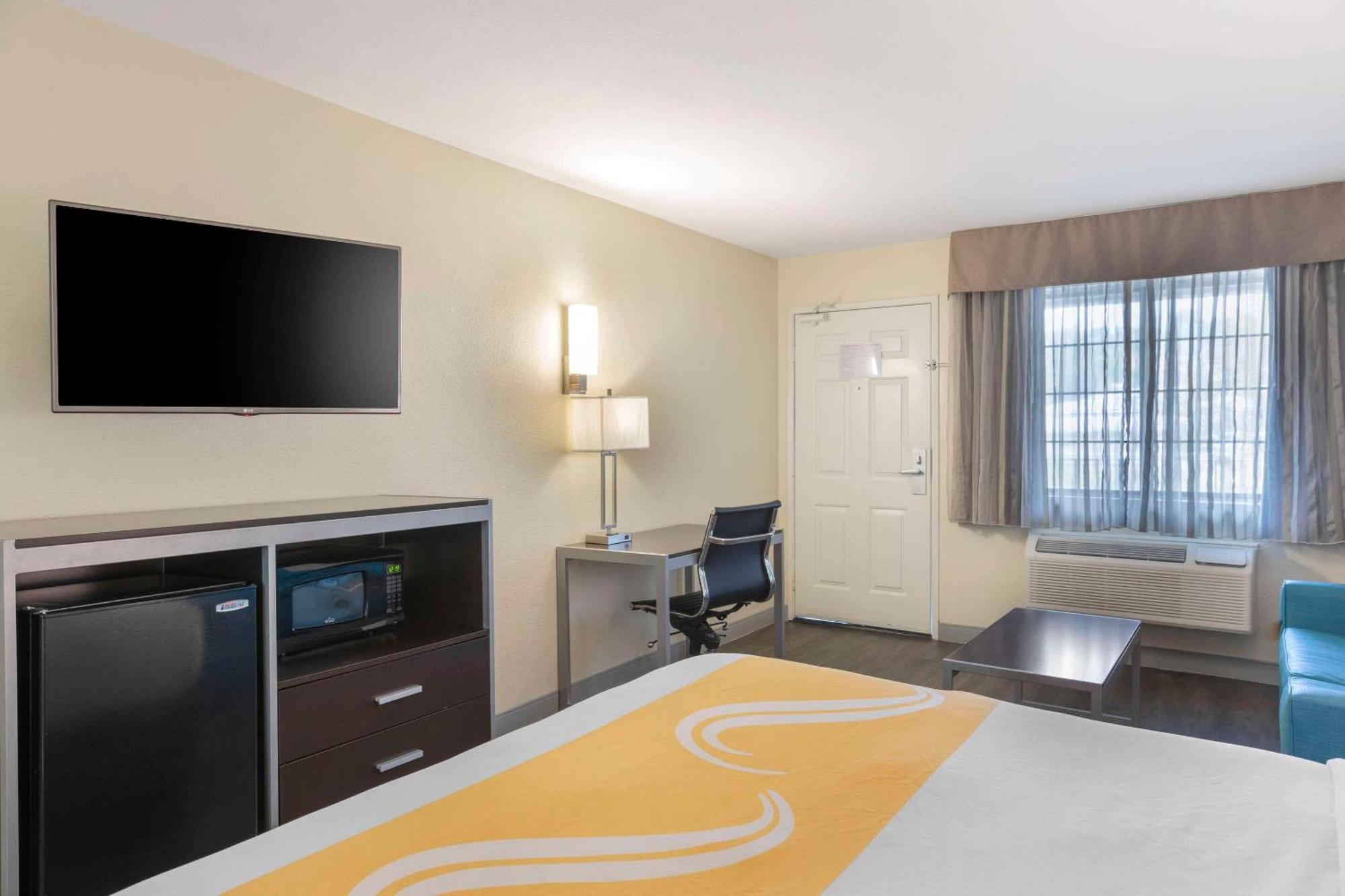 Quality Inn & Suites Camarillo-Oxnard Екстериор снимка