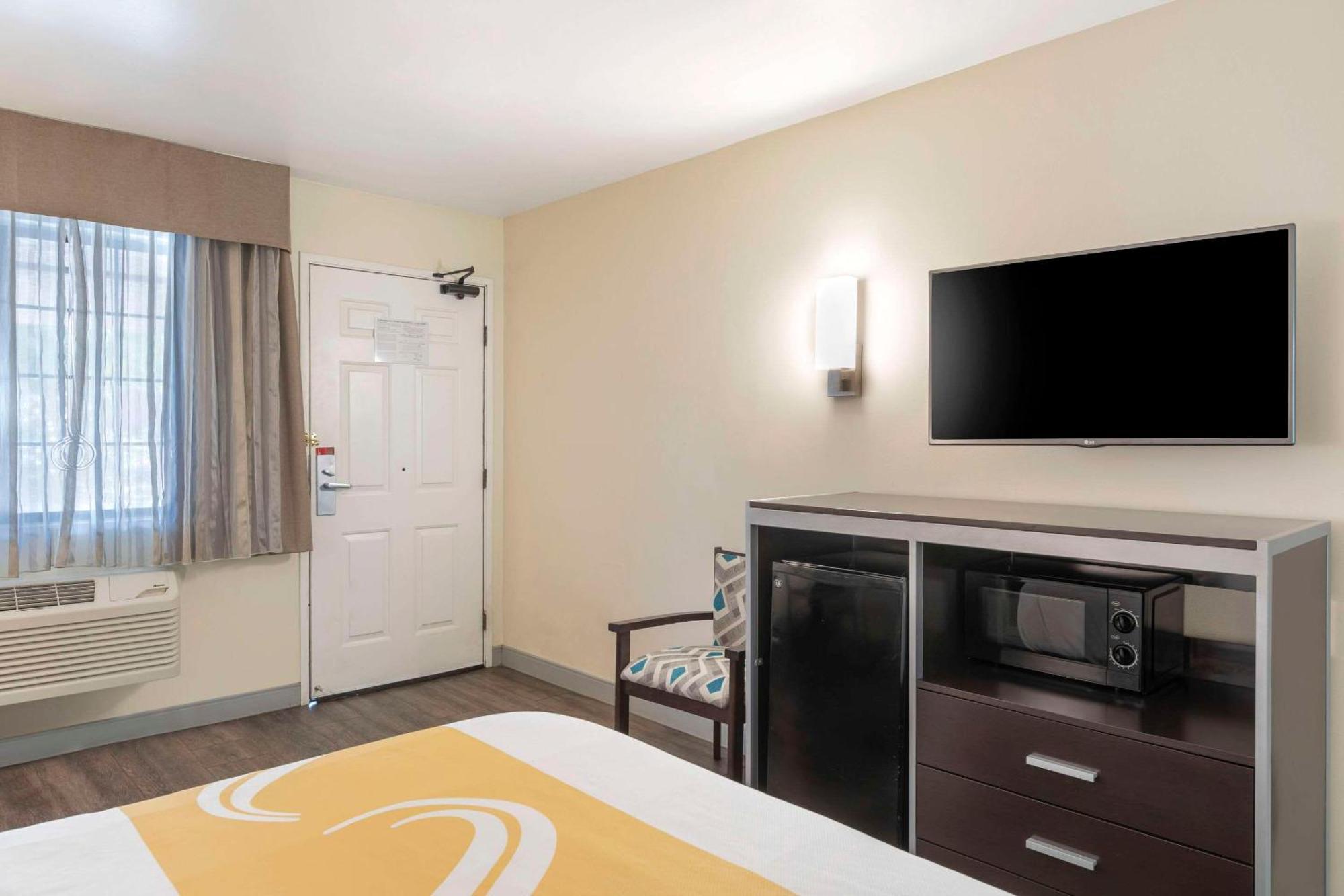 Quality Inn & Suites Camarillo-Oxnard Екстериор снимка