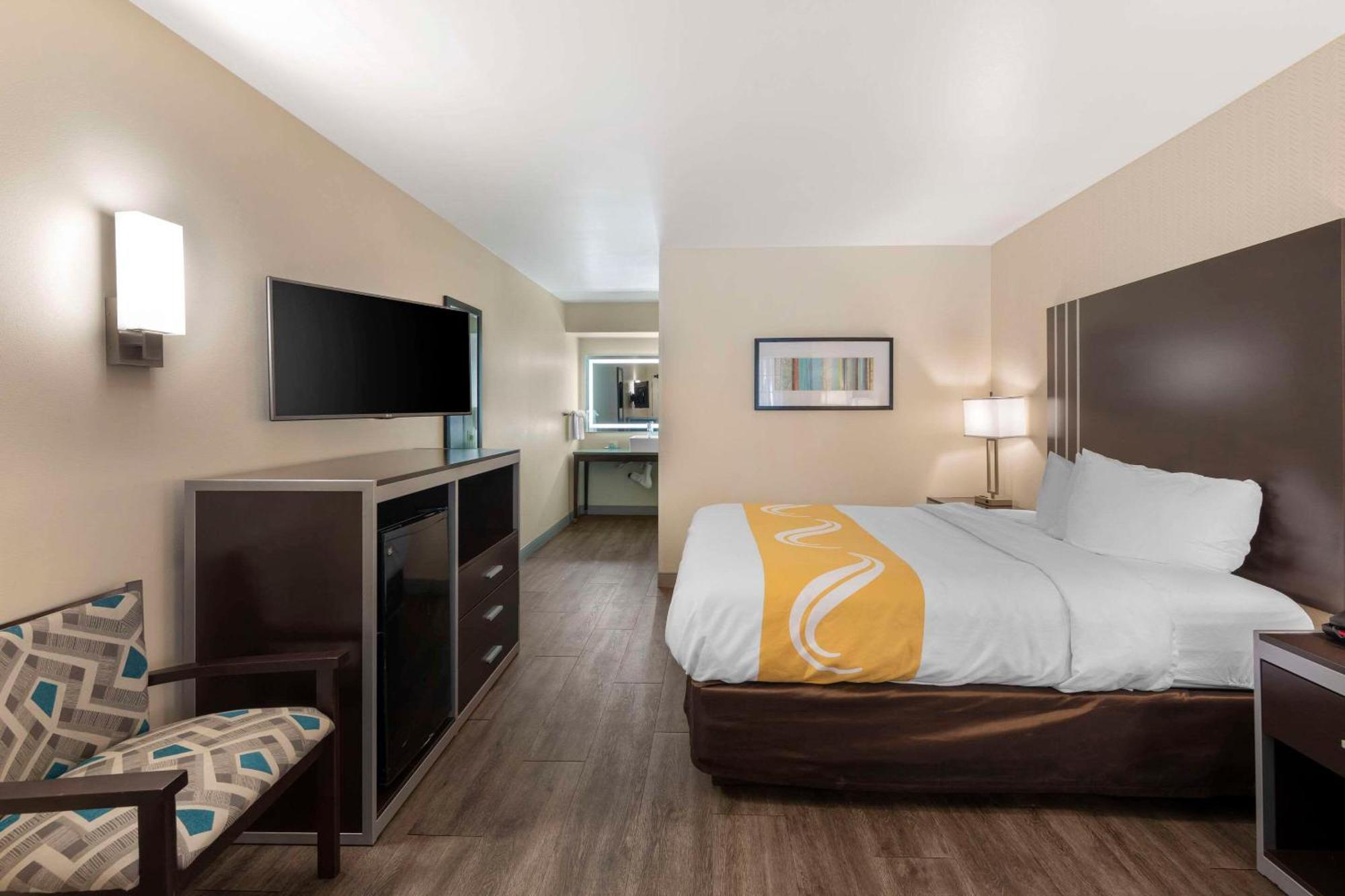 Quality Inn & Suites Camarillo-Oxnard Екстериор снимка