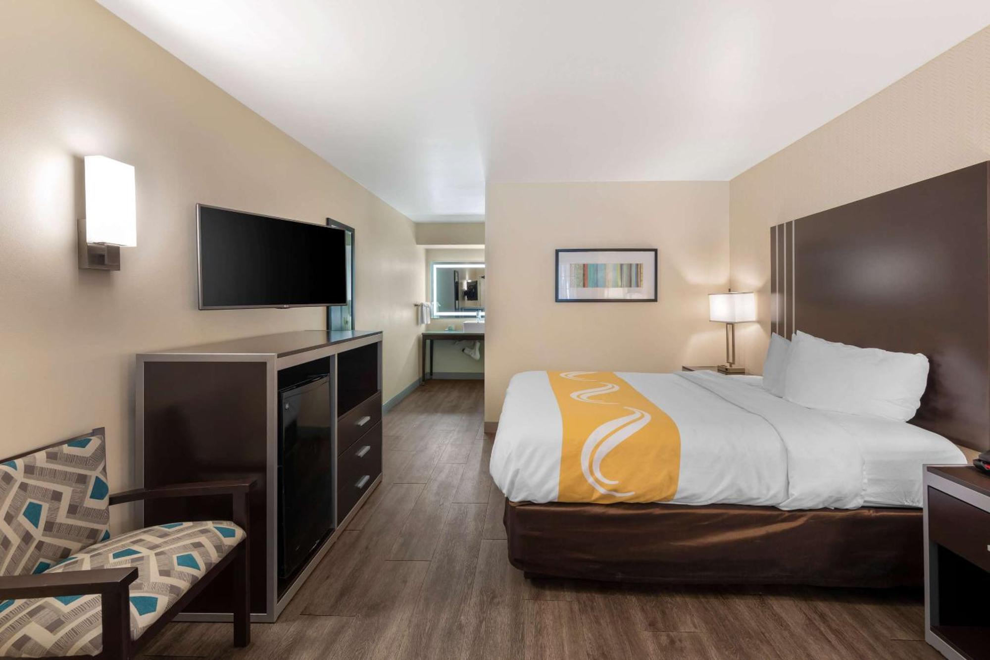 Quality Inn & Suites Camarillo-Oxnard Екстериор снимка