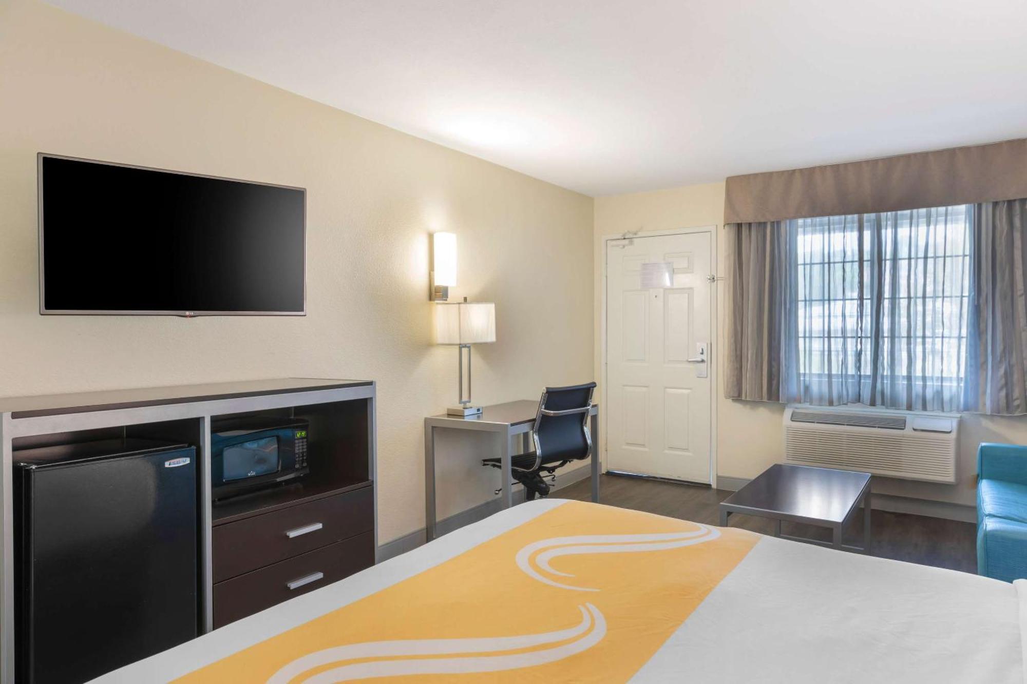 Quality Inn & Suites Camarillo-Oxnard Екстериор снимка
