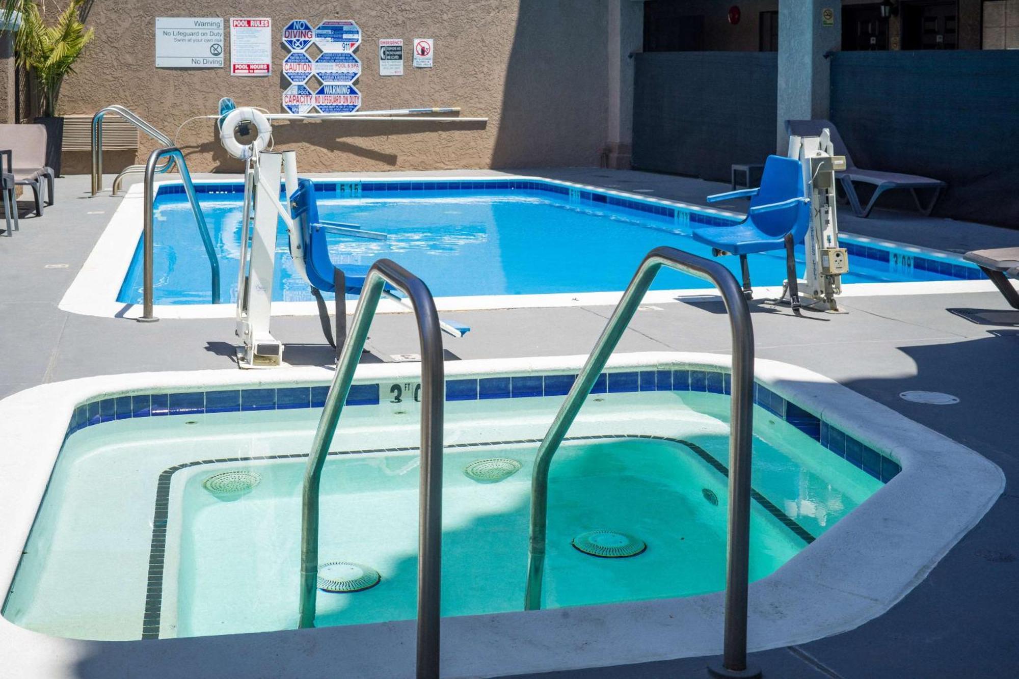Quality Inn & Suites Camarillo-Oxnard Екстериор снимка
