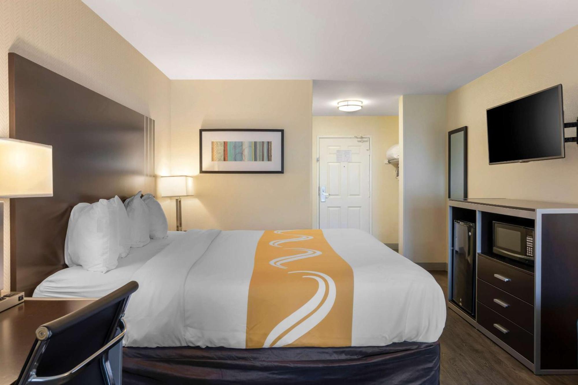 Quality Inn & Suites Camarillo-Oxnard Екстериор снимка