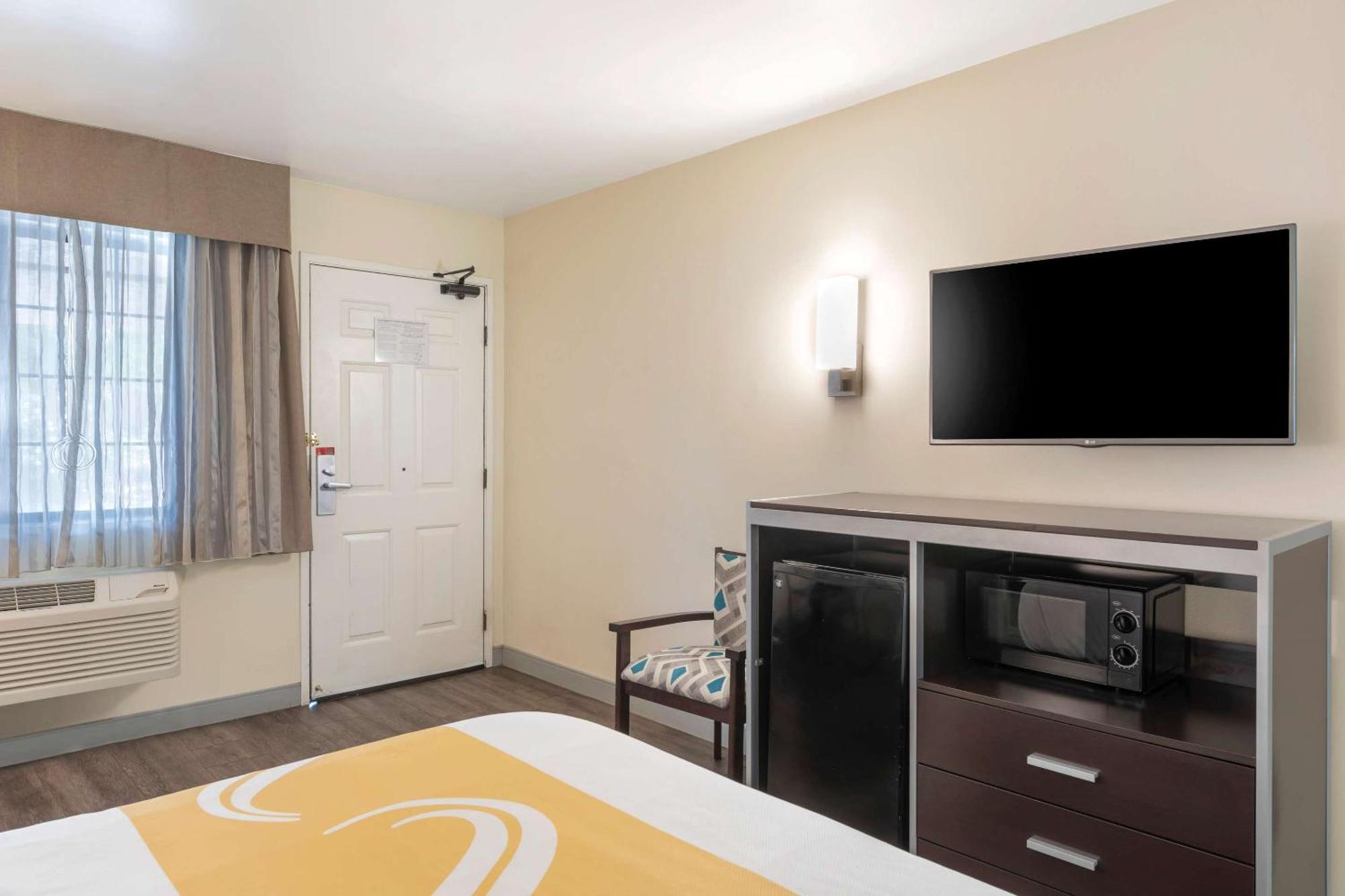 Quality Inn & Suites Camarillo-Oxnard Екстериор снимка