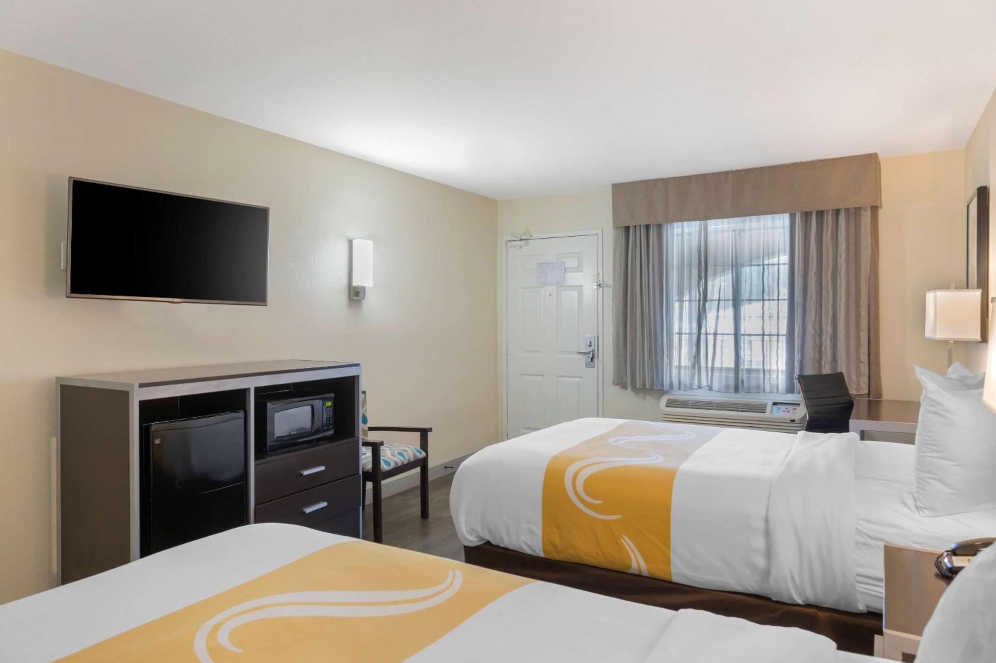 Quality Inn & Suites Camarillo-Oxnard Екстериор снимка