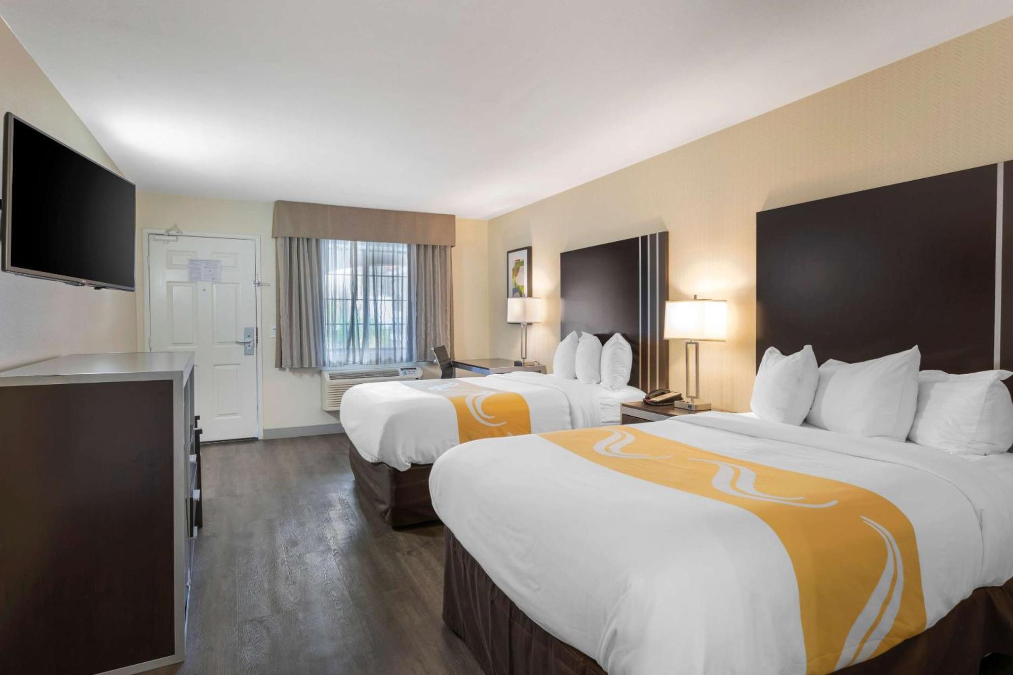 Quality Inn & Suites Camarillo-Oxnard Екстериор снимка
